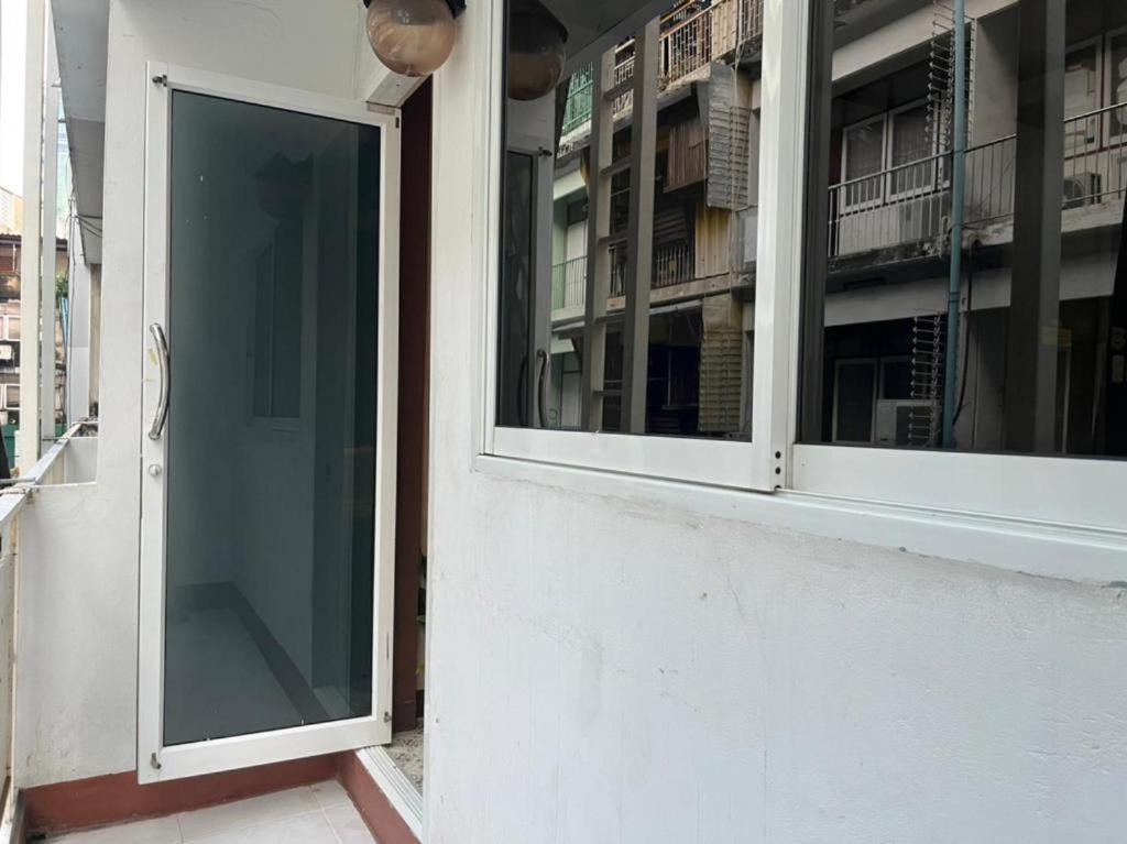 Cozy Rooms Asoke Bangkok Exteriör bild
